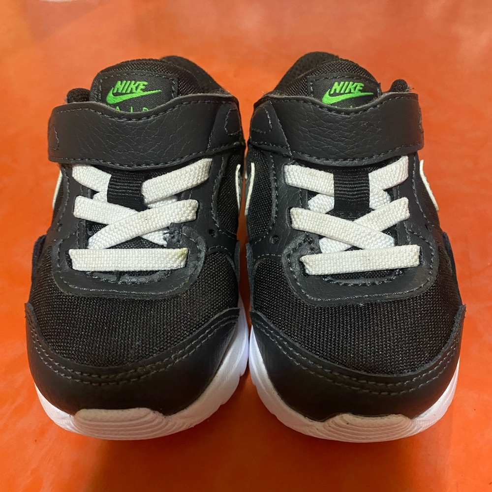 Nike Kids Black Sneakers - Picture 6 of 13